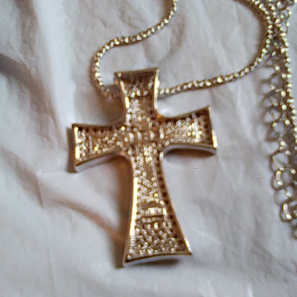 Jacqueline Kennedy's Cross Necklace - Picture 6 of 13